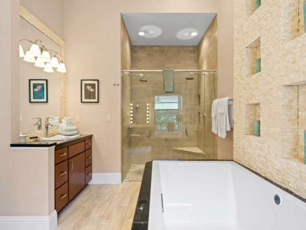 Luxurious 4-Bedroom Vacation Rental Near Disney - Private Pool